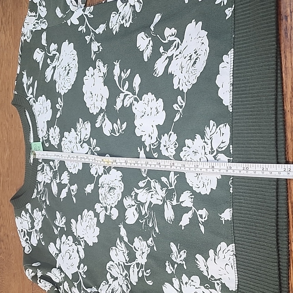 Floral Green Women's Sleep Set - White Rose Print - Picture 6 of 8